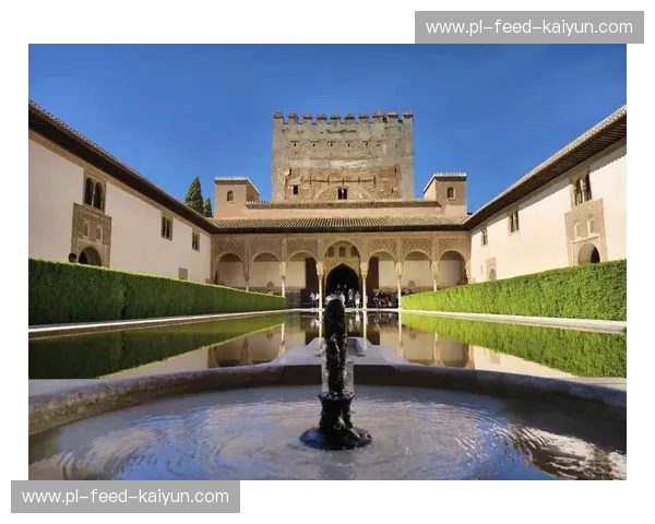 格拉纳达的红白之魂与马拉加的蔚蓝海岸：一场安达卢西亚的足球诗篇